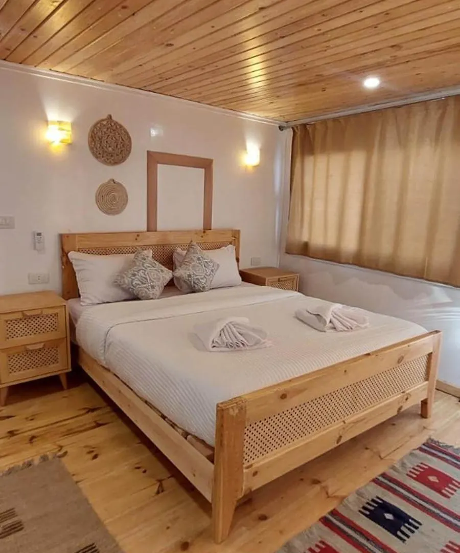 Botel Noor El Din Dahabiya Hotel Luxor Egypt